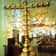 Klausová synagoga - interiér se svícnem